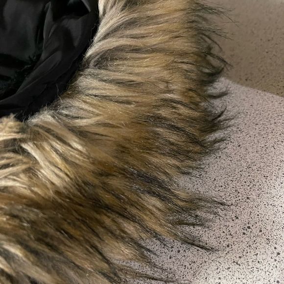 Le Château black long puffer jackets with faux fur trim hood - Picture 8 of 11